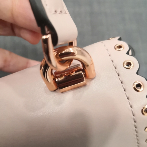 Michael  Kors Crossbody Bag - Picture 9 of 11